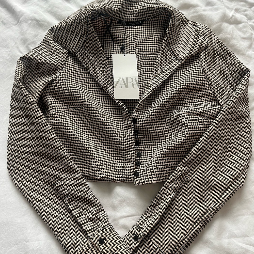 tan and black houndstooth cropped button up collared shirt